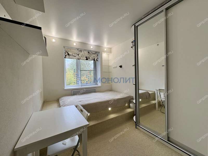 трёхкомнатная квартира на бульваре 60-летия Октября дом 9