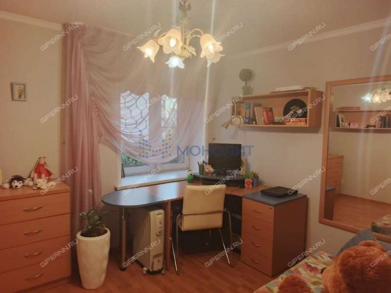 трёхкомнатная квартира на улице Александра Хохлова дом 21