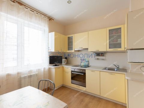 3-komnatnaya-ul-rodionova-d-39 фото