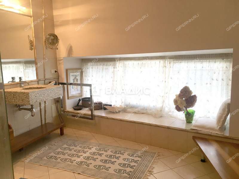 семикомнатная квартира на Сенной площади дом 6/49