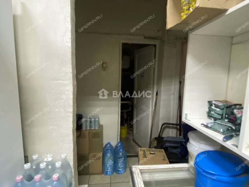 помещение под помещение свободного назначения на улице Октябрьской Революции